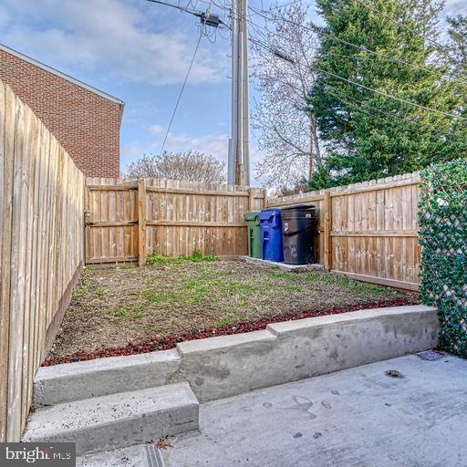 JOHNSTON SQUARE - Residential Lease