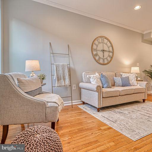 JOHNSTON SQUARE - Residential Lease