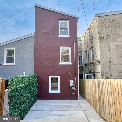 JOHNSTON SQUARE - Residential Lease