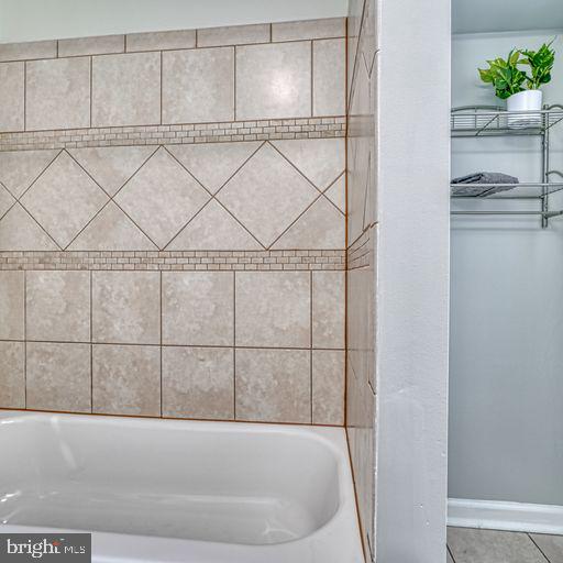 JOHNSTON SQUARE - Residential Lease