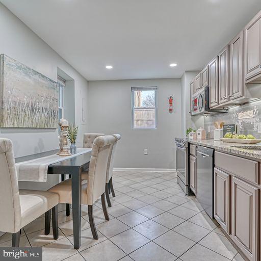 JOHNSTON SQUARE - Residential Lease