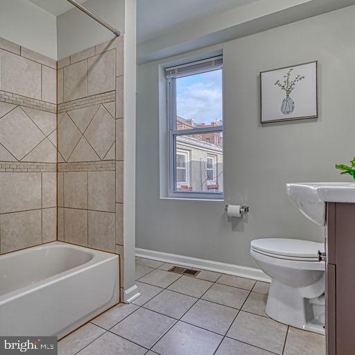 JOHNSTON SQUARE - Residential Lease