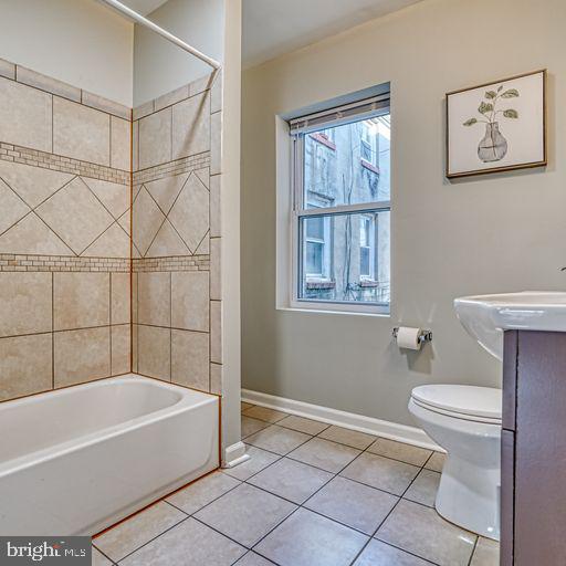 JOHNSTON SQUARE - Residential Lease