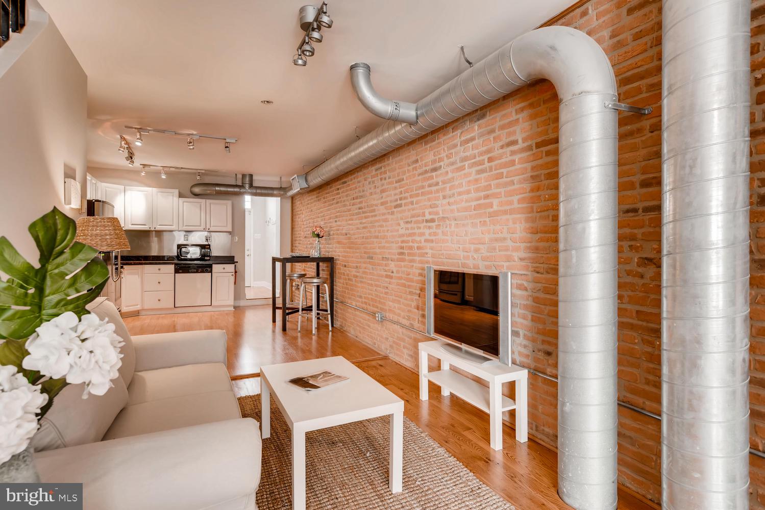 FEDERAL HILL HISTORIC DISTRICT - Residential Lease