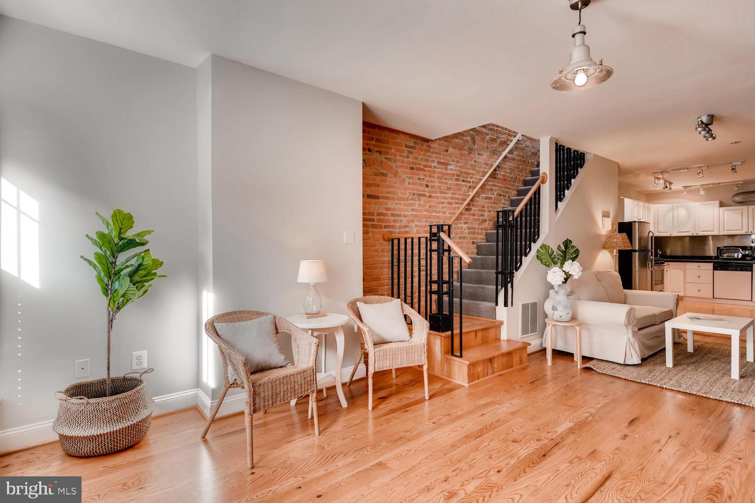 FEDERAL HILL HISTORIC DISTRICT - Residential Lease