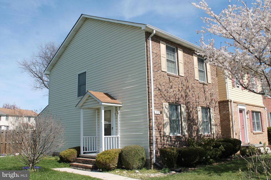 Well kept three bedroom, brick front end unit waiting for it's new owners. Nice hardwood floors in the living room lead to the open kitchen hosting a separate laundry room. The back patio opens up to the spacious common grounds. Freshly painted. Bring all offers!