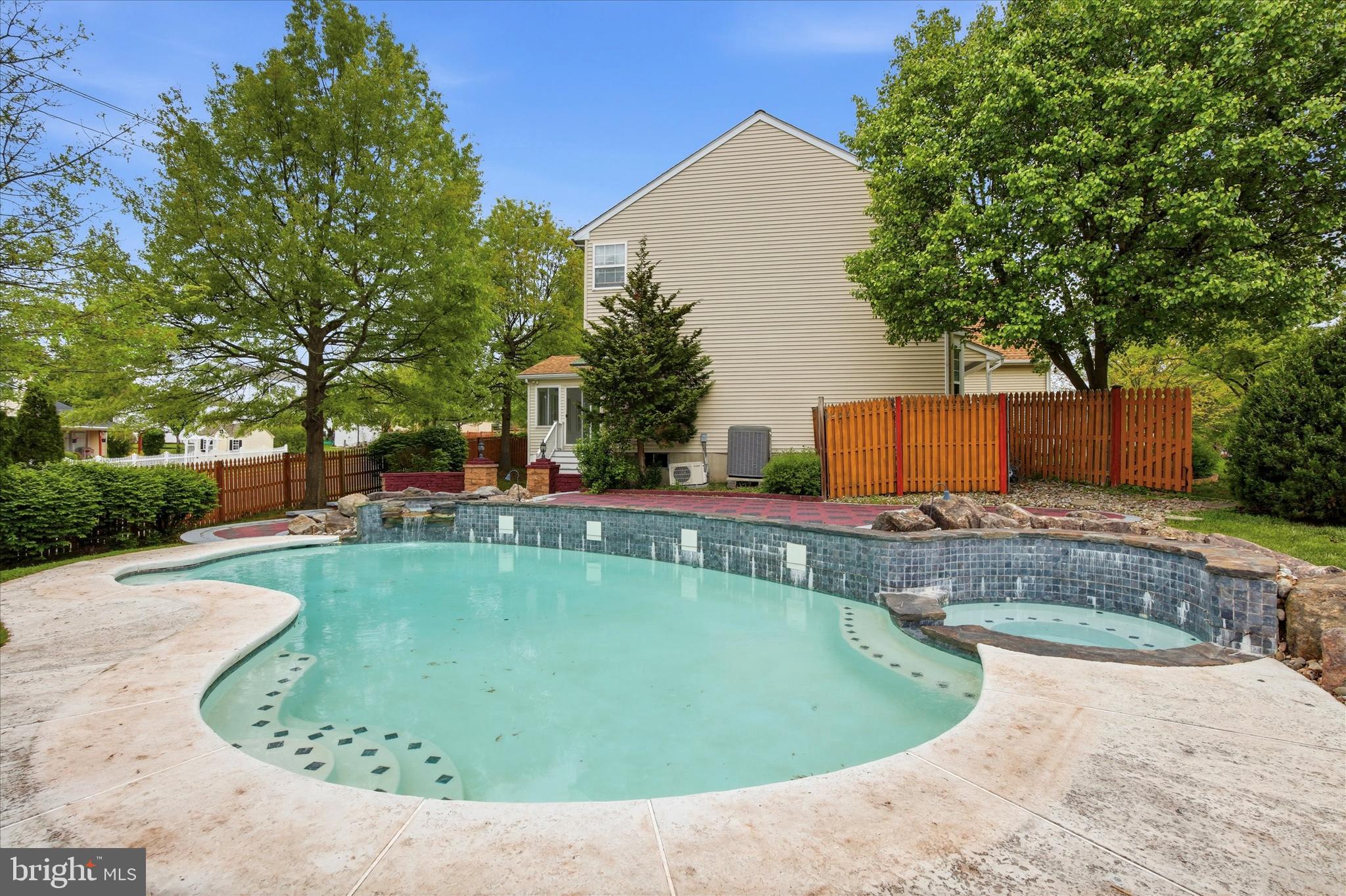 WINDSOR HILL - Residential