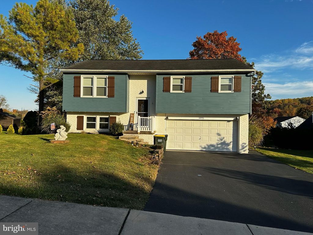 Photo of 1095 Holly Lane, Denver, PA 17517 (MLS # PALA2042976)