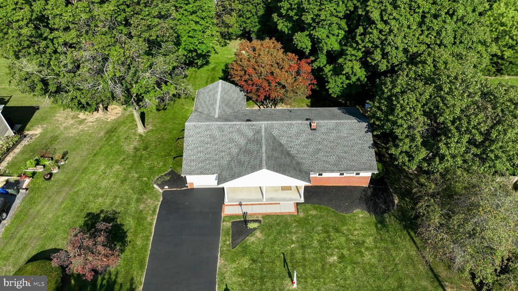 Photo of 140 Lindy Road, SEVEN VALLEYS, PA 17360 (MLS # PAYK2089886)