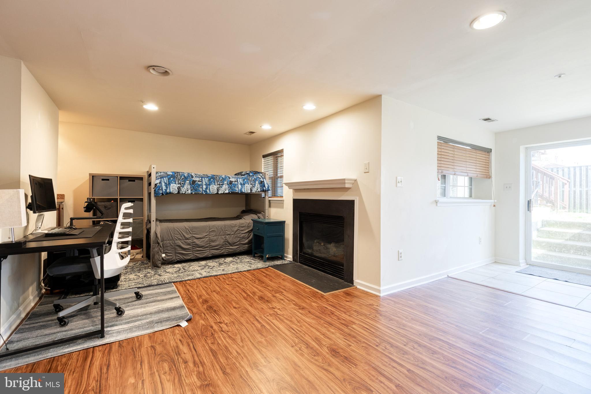 SOUTH RIVER COLONY - Residential