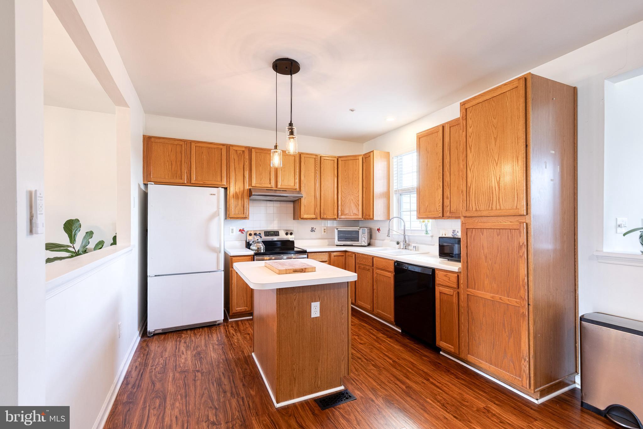 SOUTH RIVER COLONY - Residential