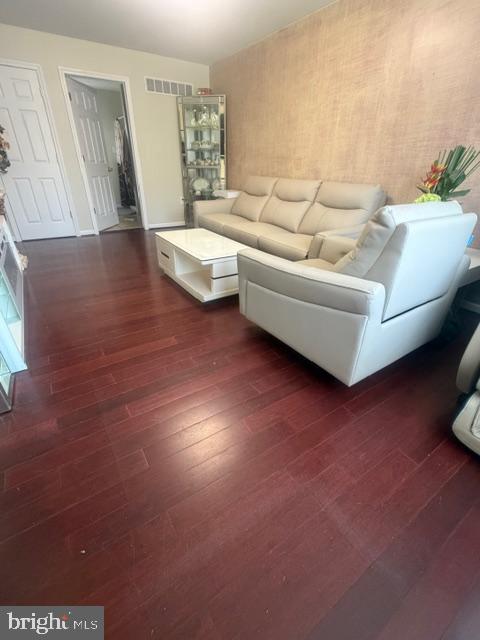 WILLOWBROOK - Residential