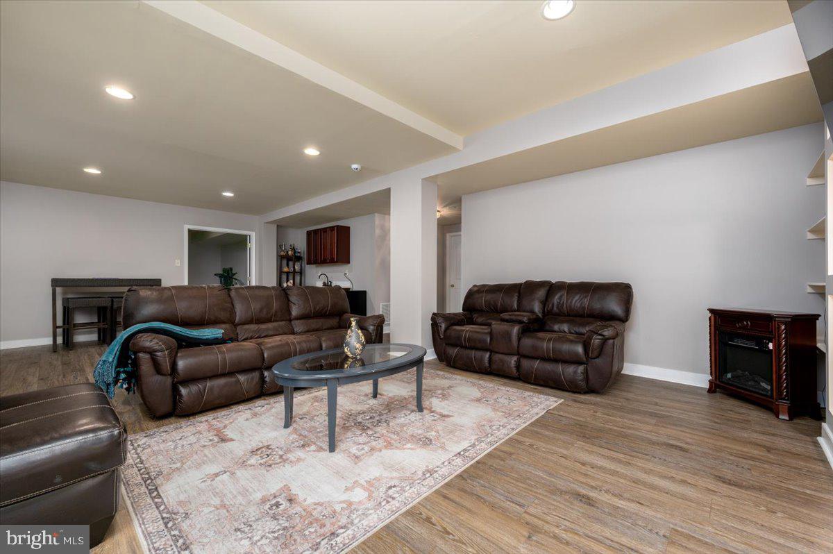 SHAMROCK MANOR - Residential