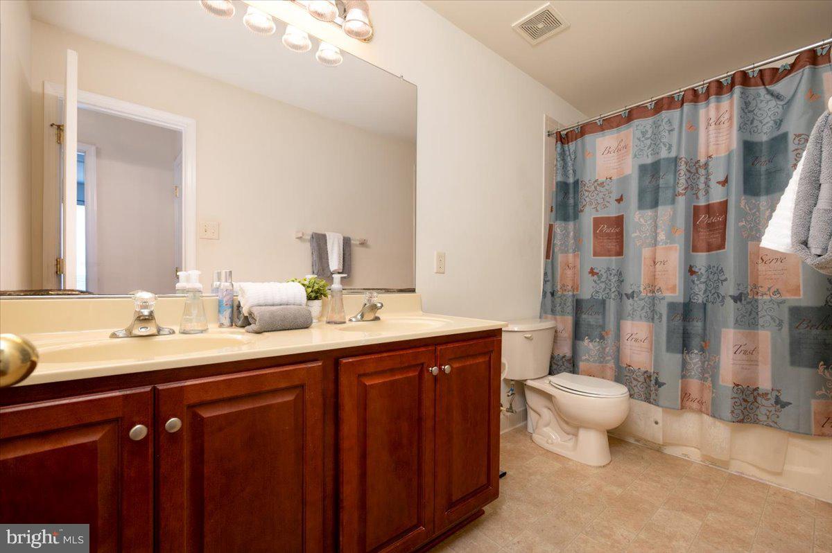 SHAMROCK MANOR - Residential