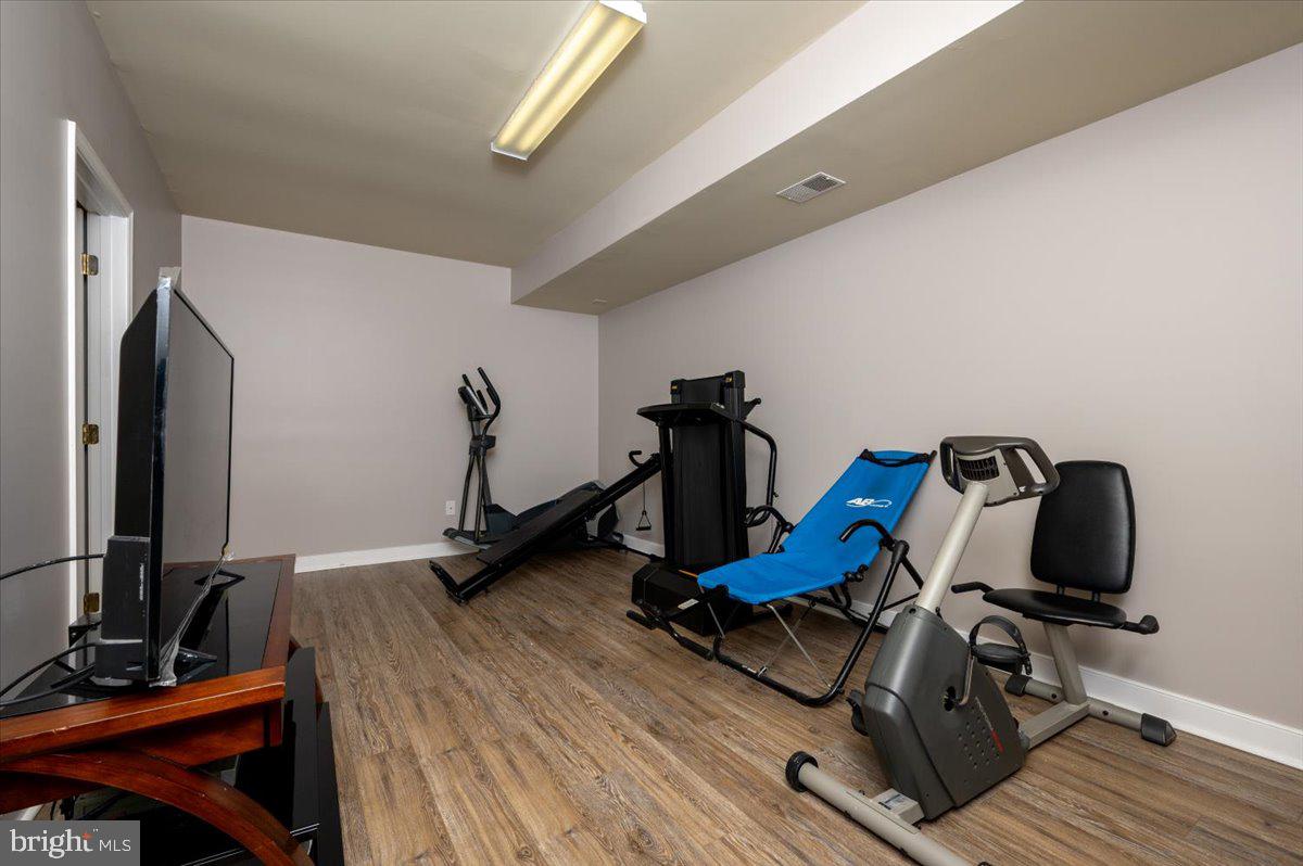 SHAMROCK MANOR - Residential