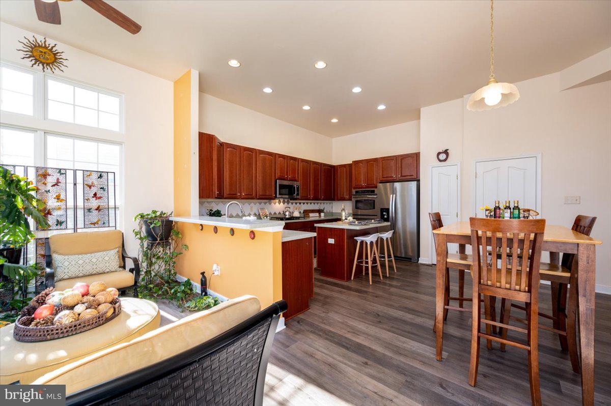 SHAMROCK MANOR - Residential