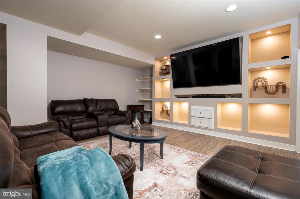 SHAMROCK MANOR - Residential