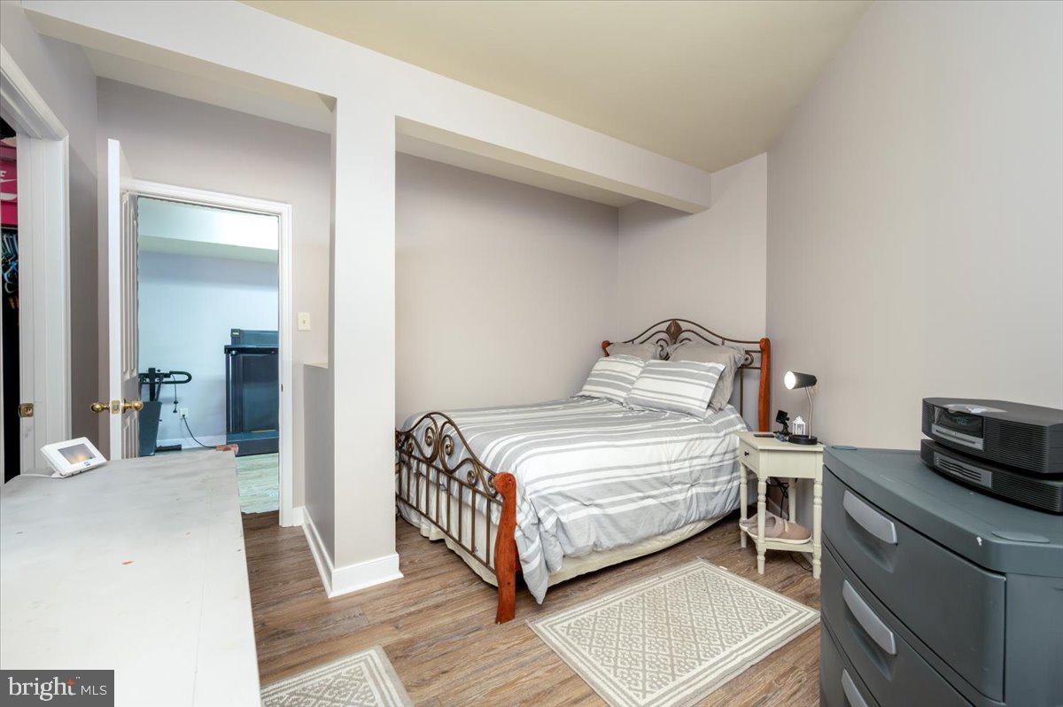 SHAMROCK MANOR - Residential