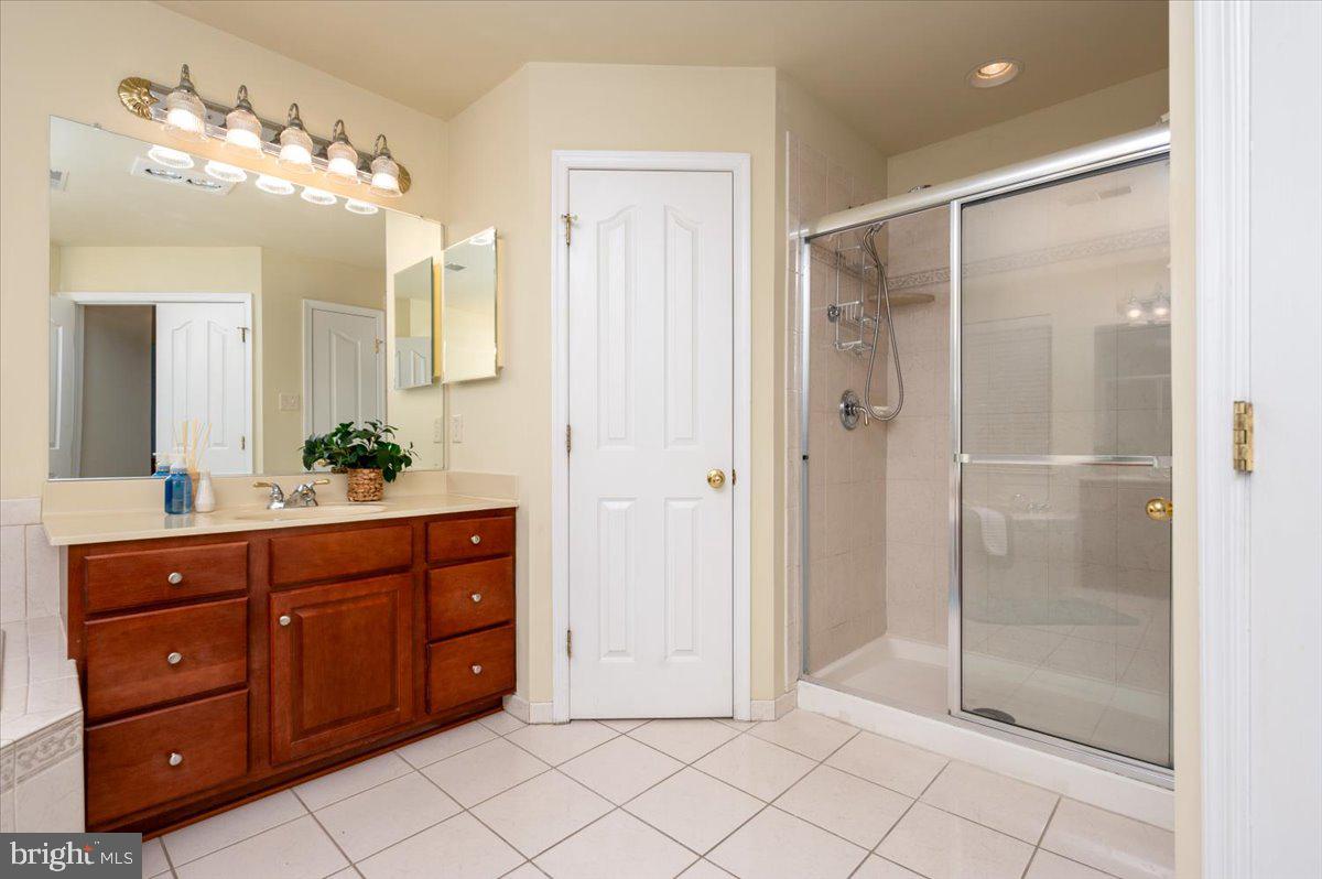 SHAMROCK MANOR - Residential