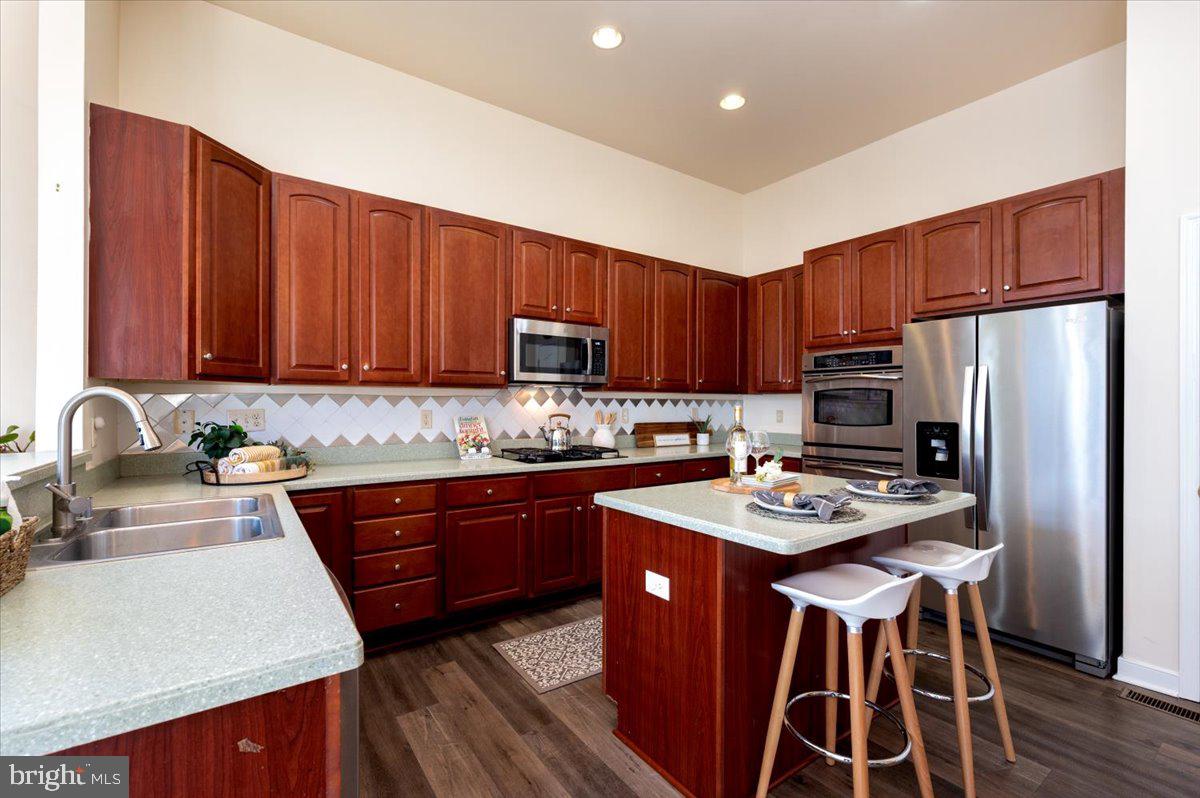 SHAMROCK MANOR - Residential