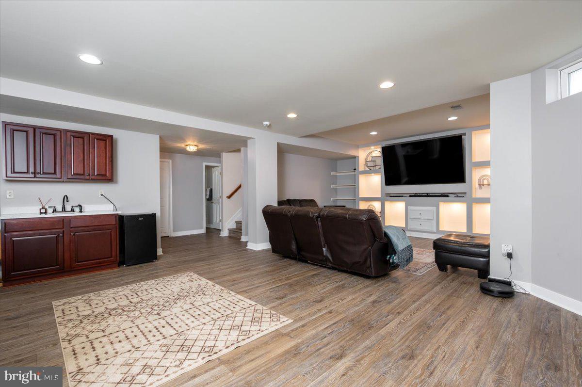 SHAMROCK MANOR - Residential