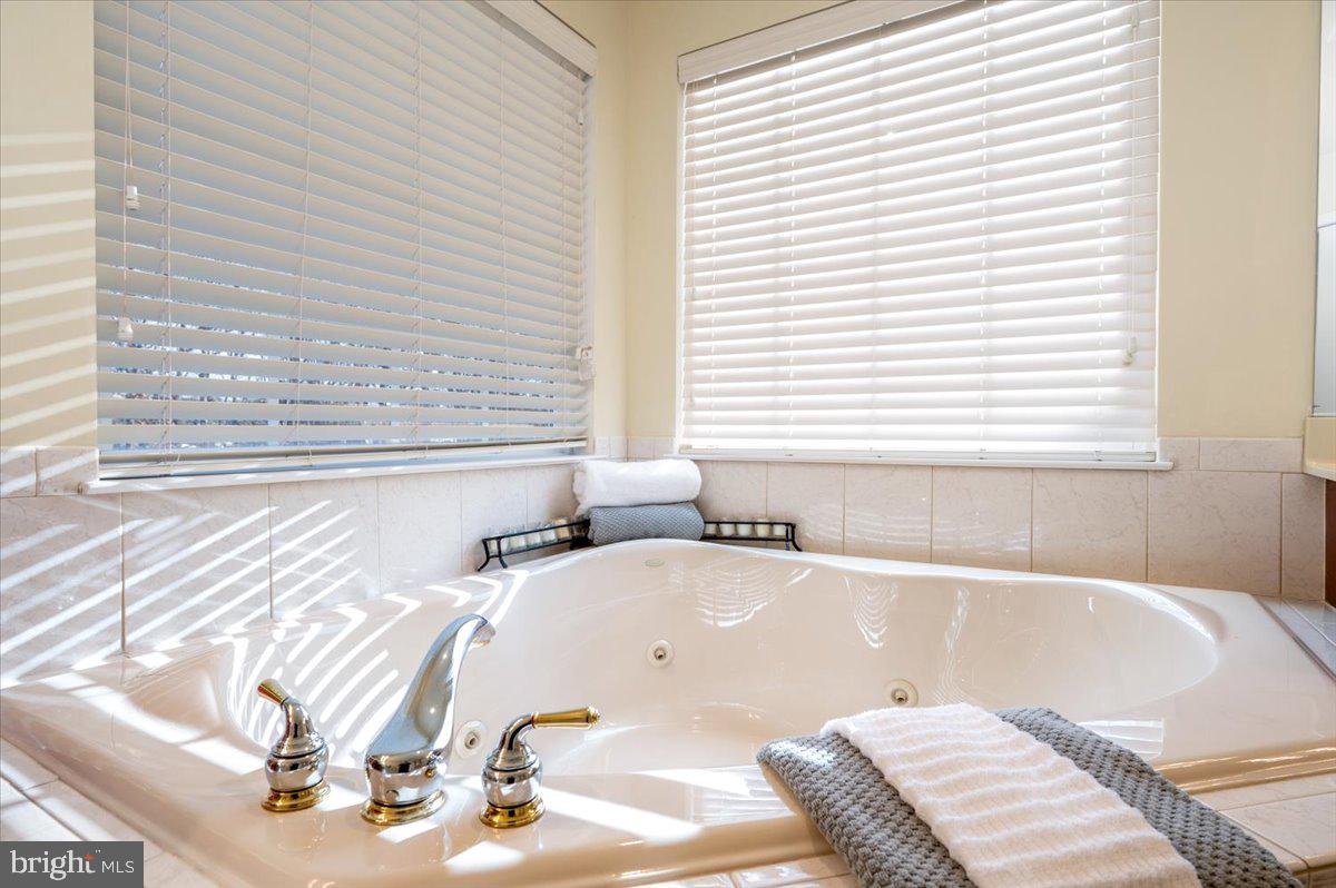 SHAMROCK MANOR - Residential