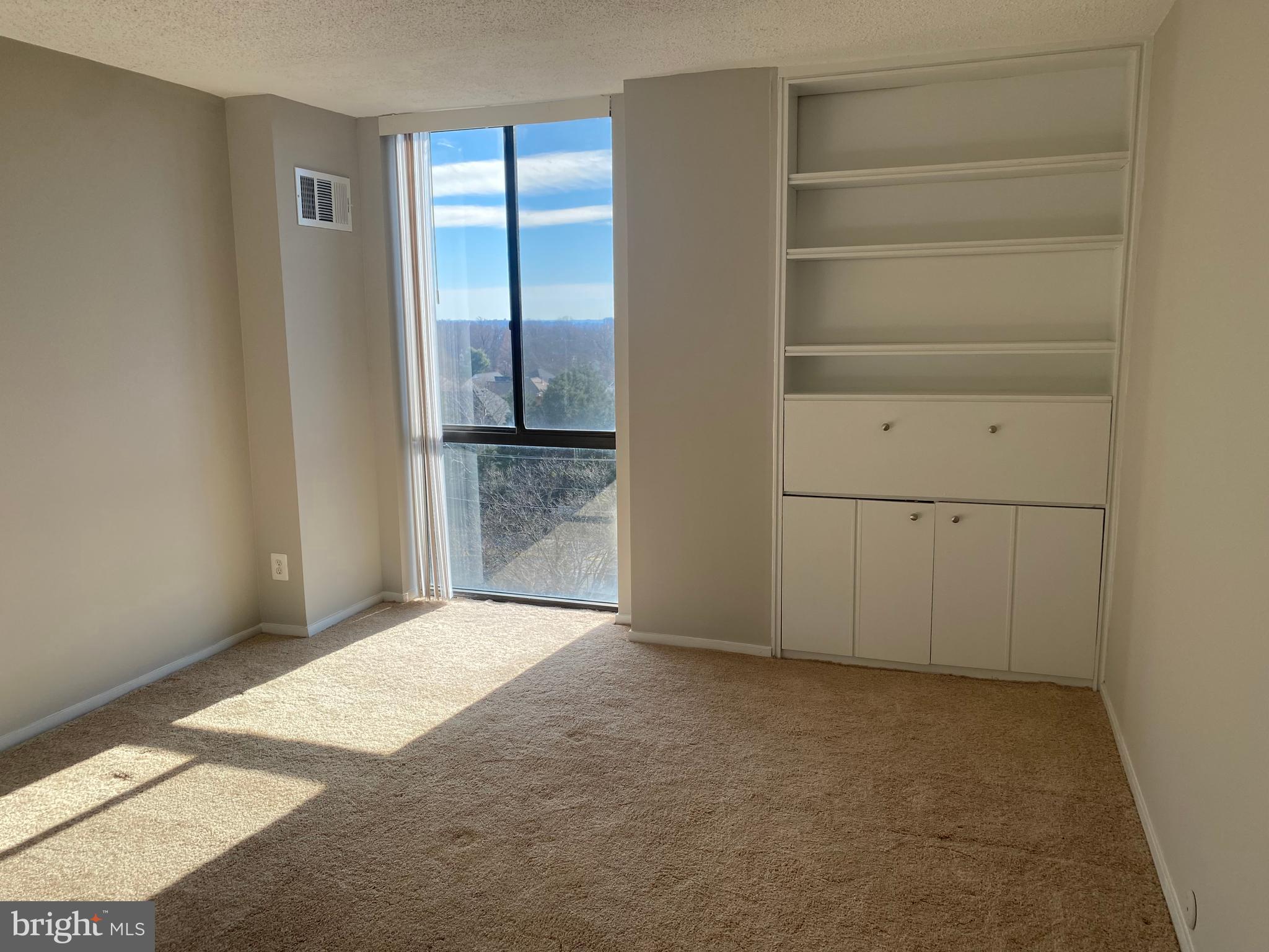 IDYLWOOD TOWERS CONDO - Residential