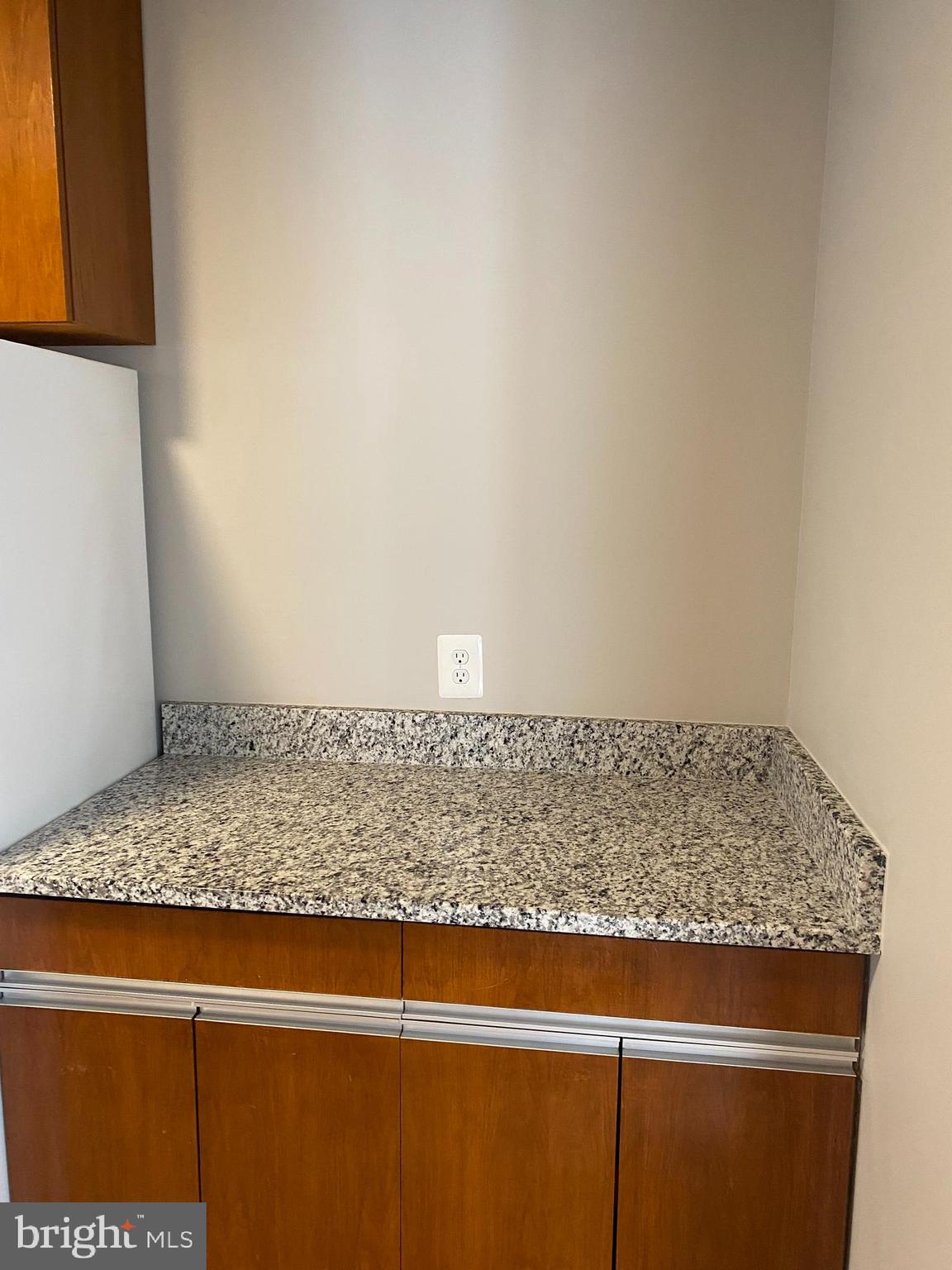 IDYLWOOD TOWERS CONDO - Residential