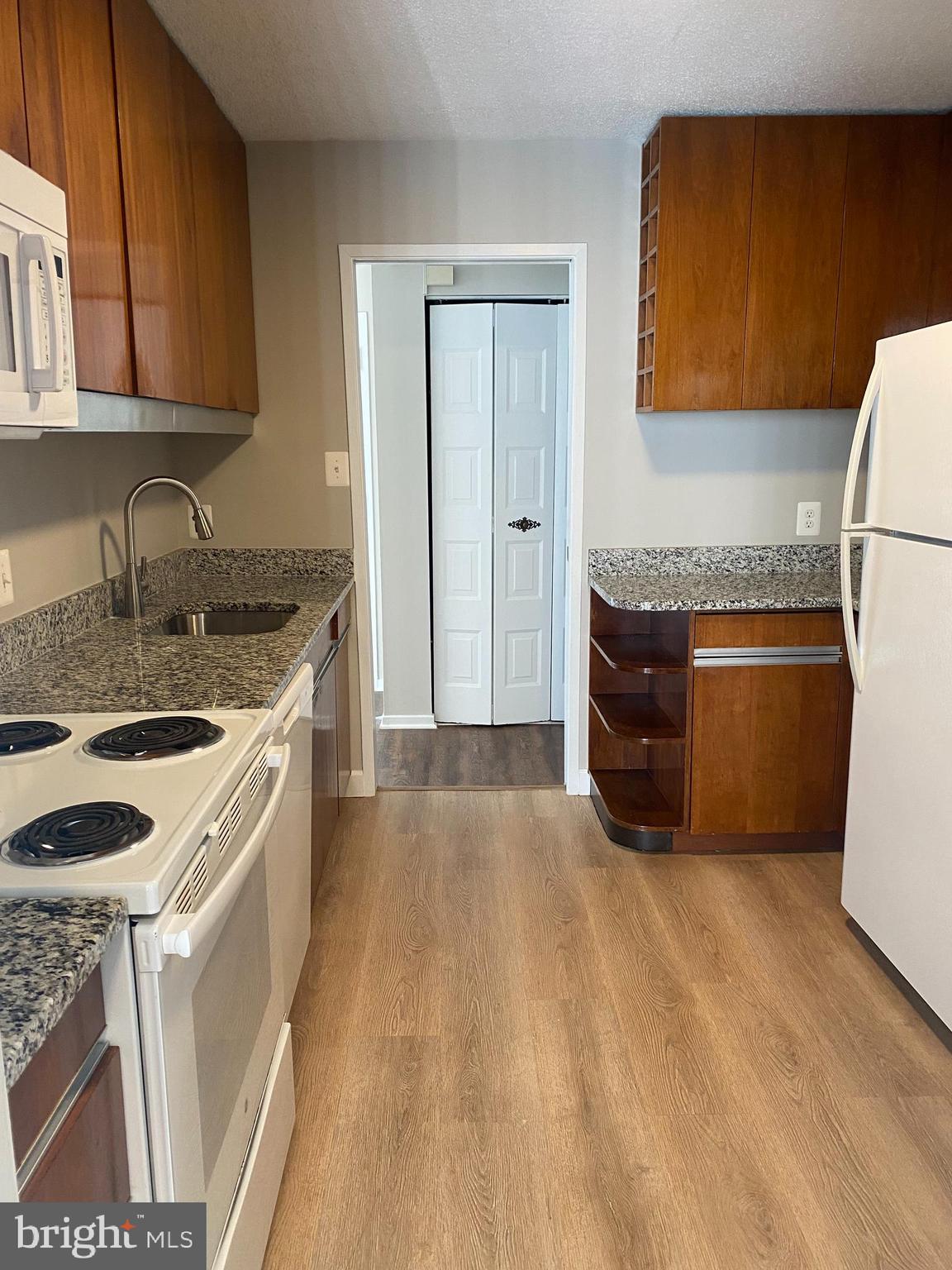 IDYLWOOD TOWERS CONDO - Residential