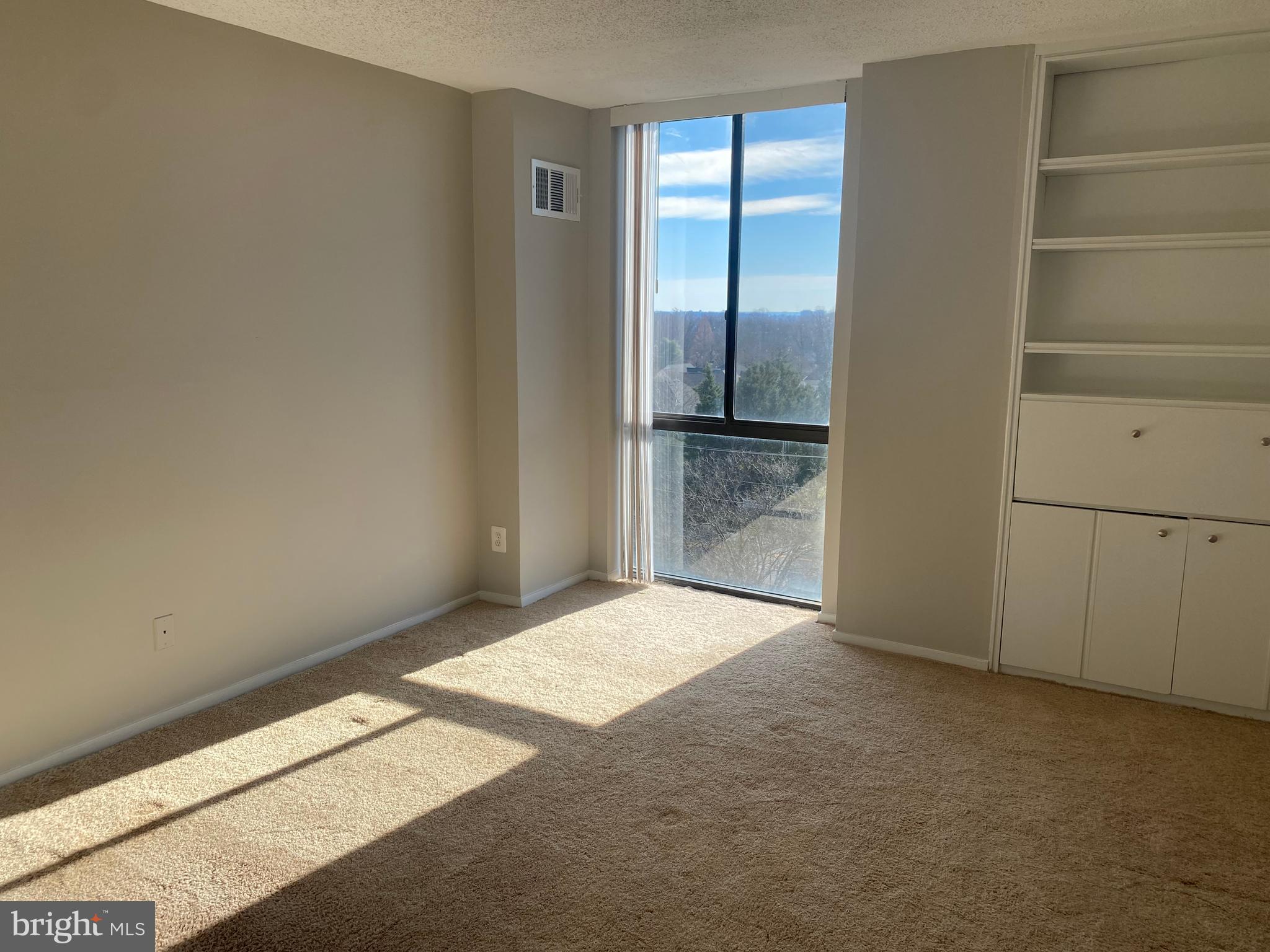 IDYLWOOD TOWERS CONDO - Residential