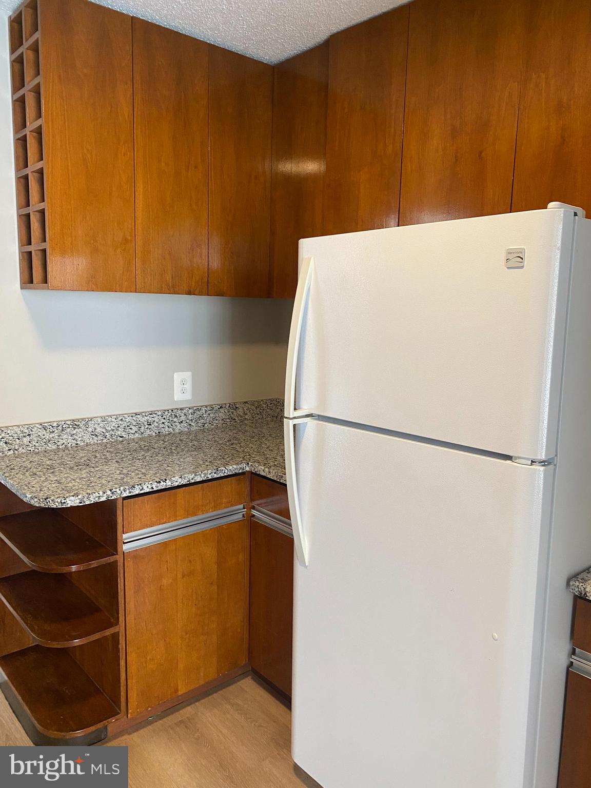 IDYLWOOD TOWERS CONDO - Residential