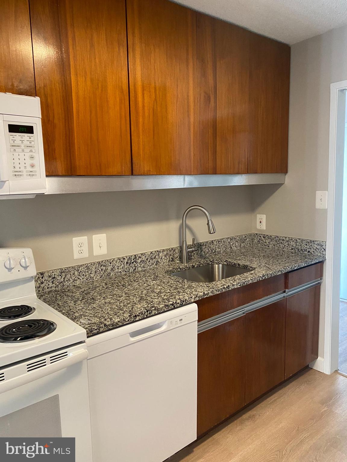 IDYLWOOD TOWERS CONDO - Residential