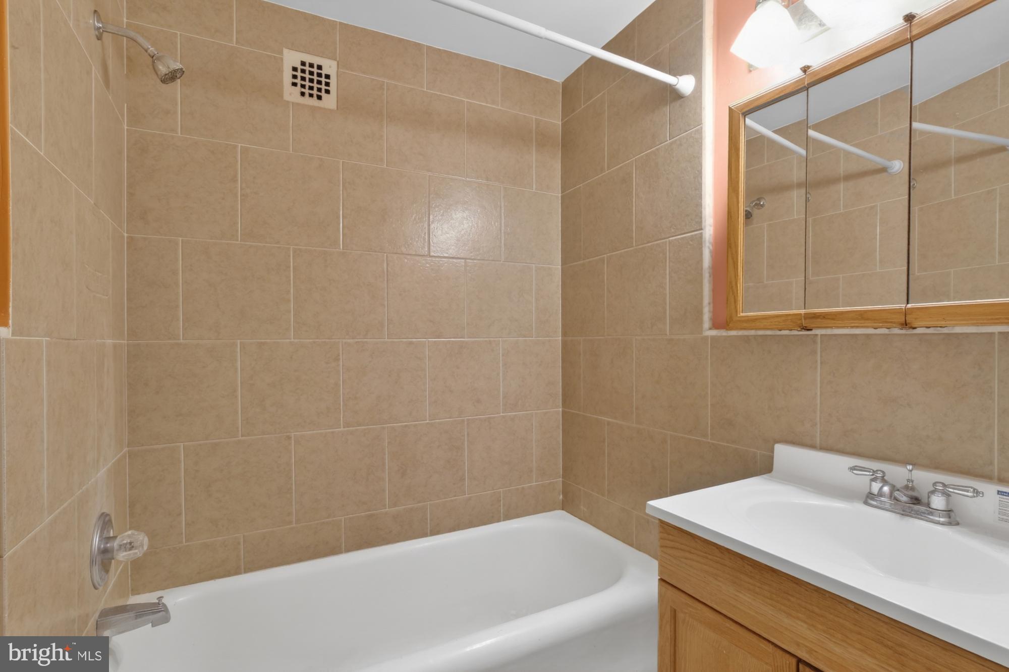 AVENUE OF THE ARTS - Residential