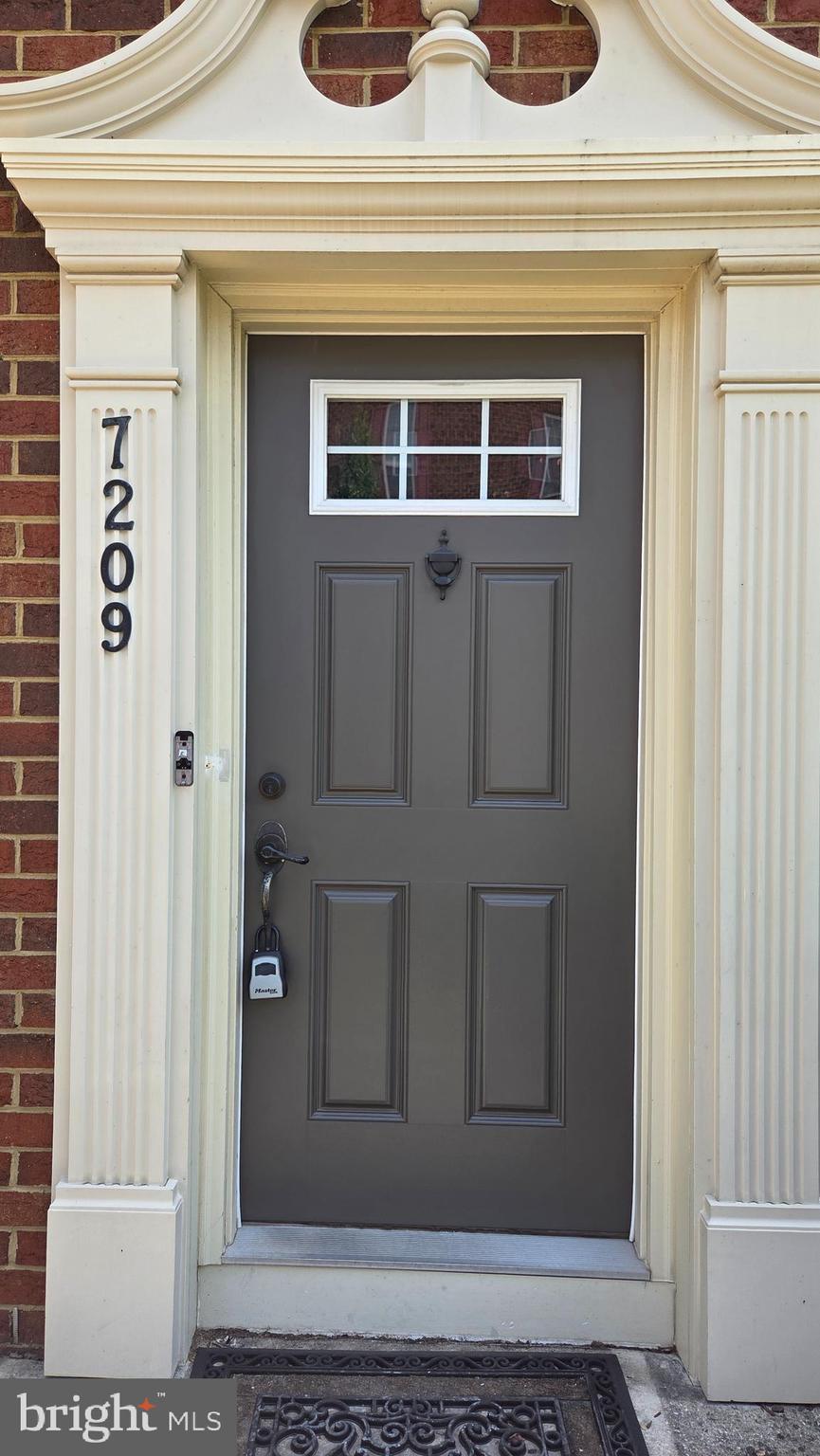 HOWARD SQUARE - Residential Lease