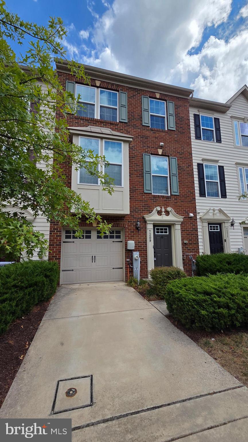 HOWARD SQUARE - Residential Lease