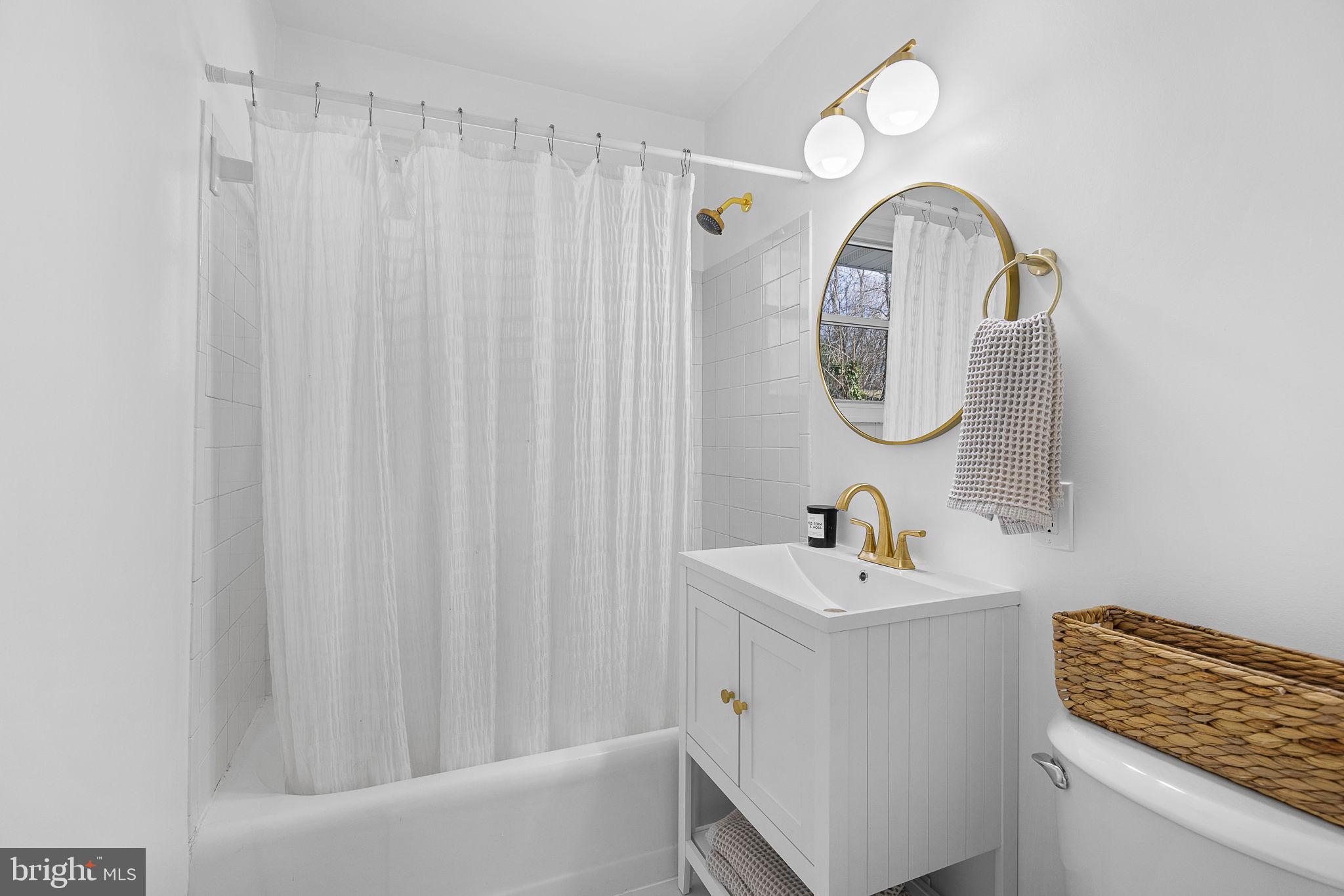 FAIRFAX HOMES - Residential