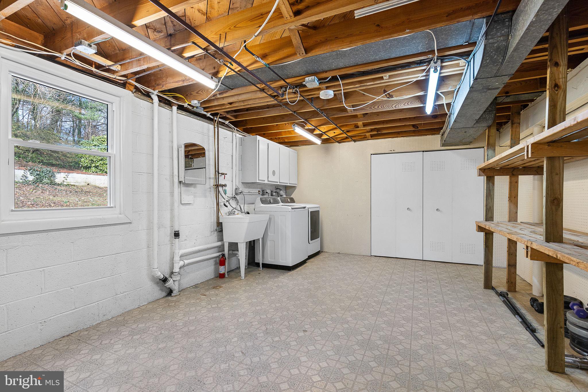 FAIRFAX HOMES - Residential