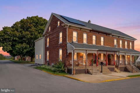 Townhouse For Sale - 95 N East Street<br/> SPRING GROVE, PA 17362
