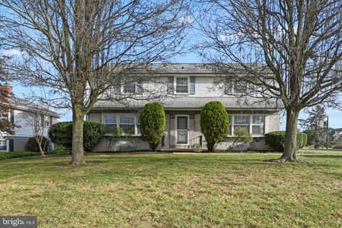 Photo of 213 N Kinzer Avenue, New Holland, PA 17557 (MLS # PALA2044990)