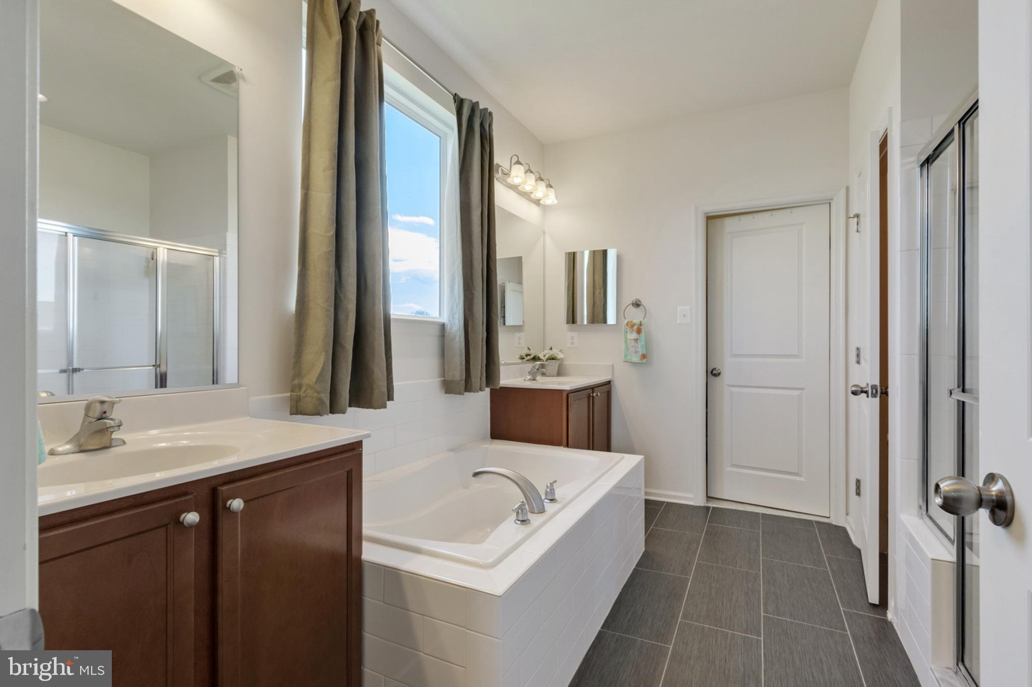 DUTCHMANS CREEK - Residential