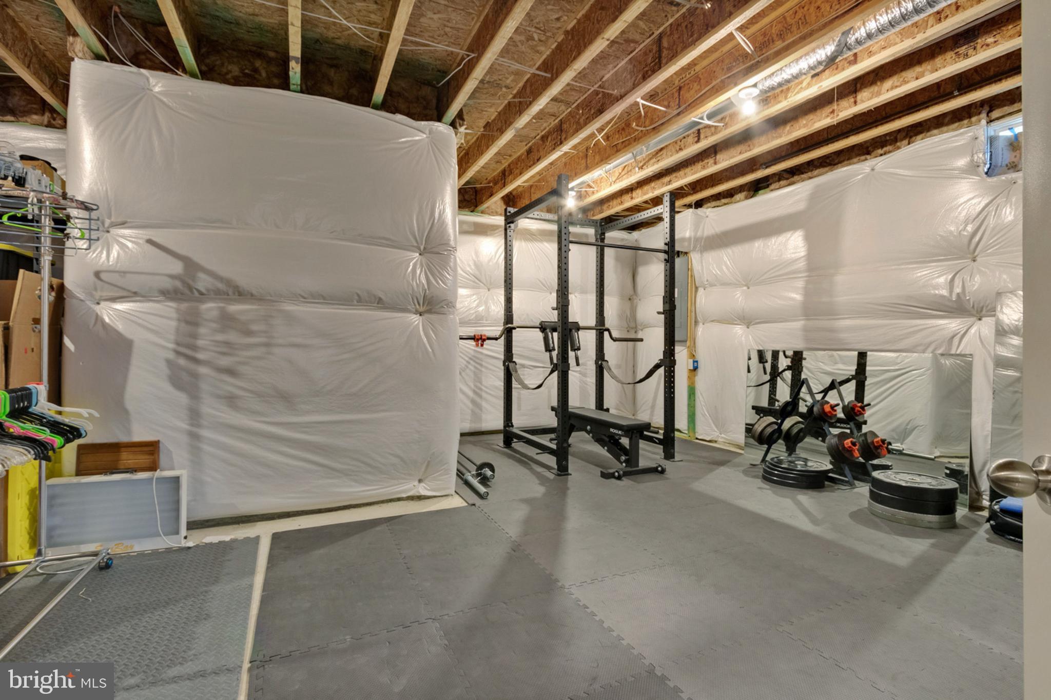 DUTCHMANS CREEK - Residential