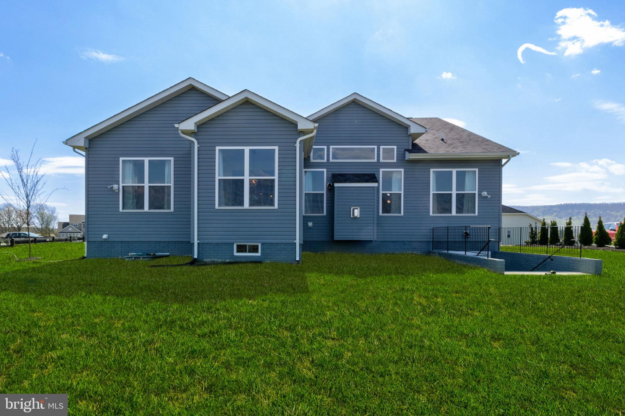 DUTCHMANS CREEK - Residential