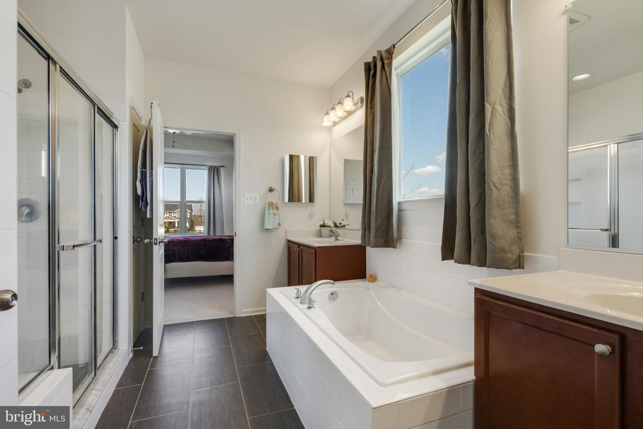 DUTCHMANS CREEK - Residential