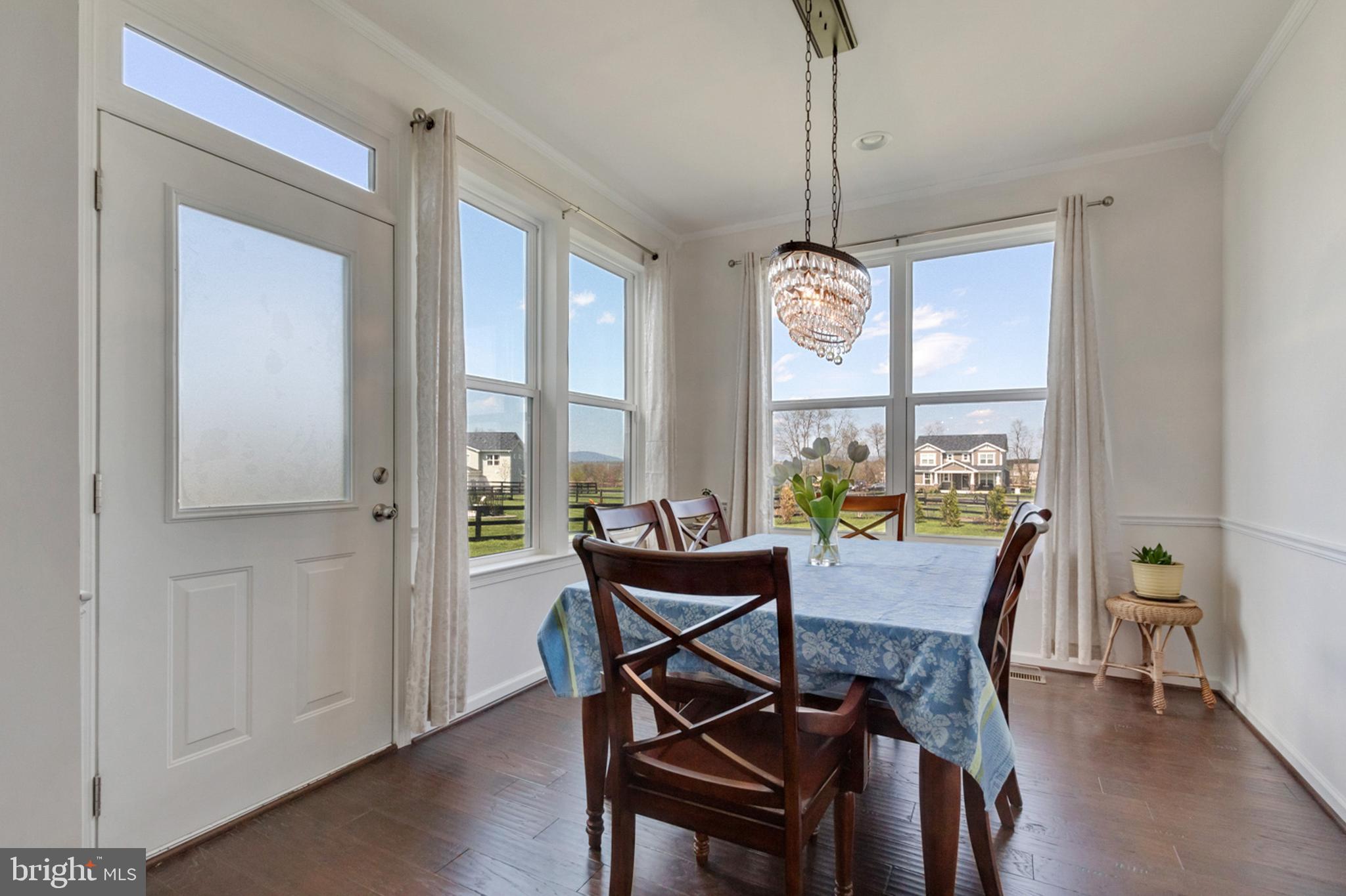 DUTCHMANS CREEK - Residential