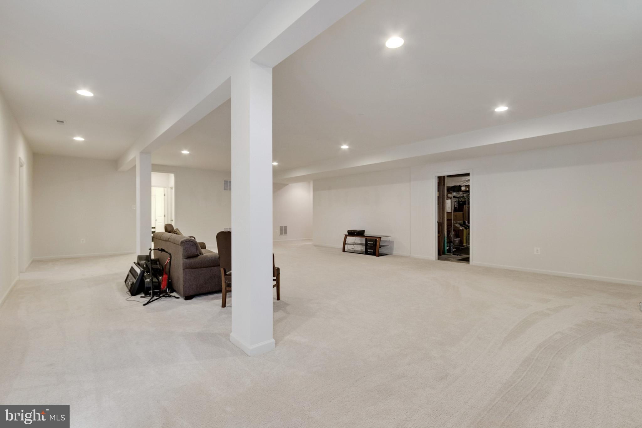 DUTCHMANS CREEK - Residential