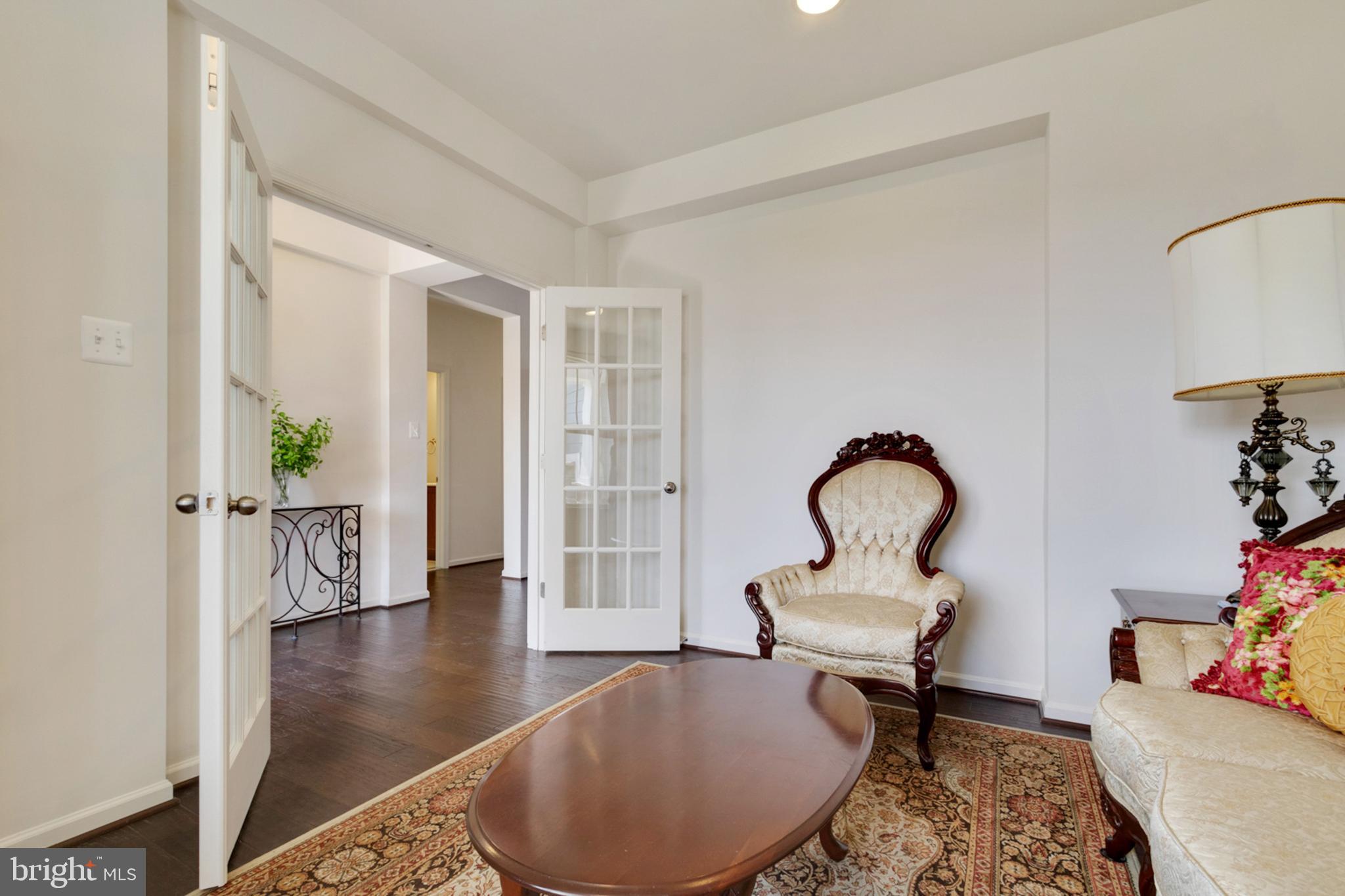 DUTCHMANS CREEK - Residential