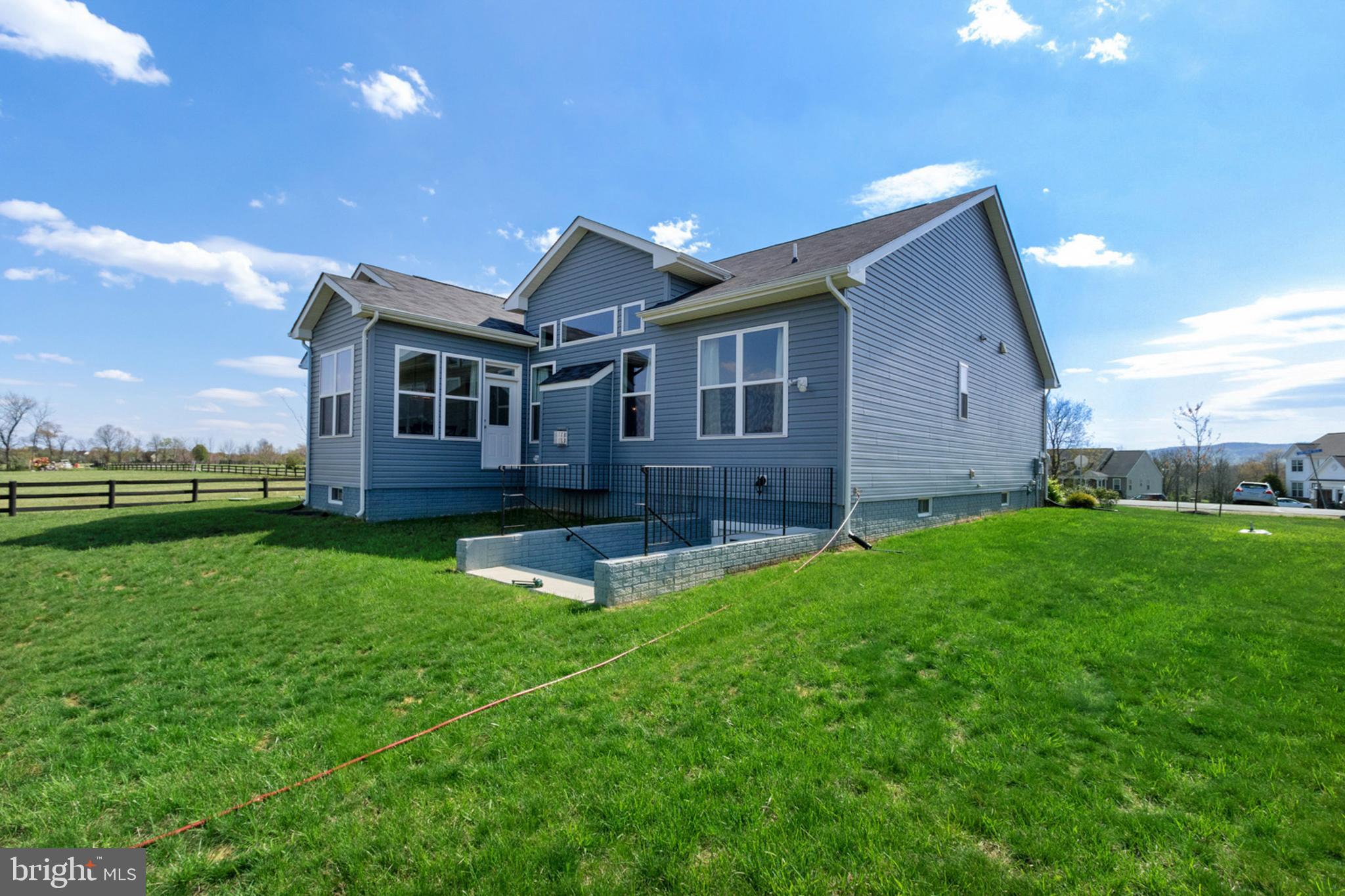 DUTCHMANS CREEK - Residential