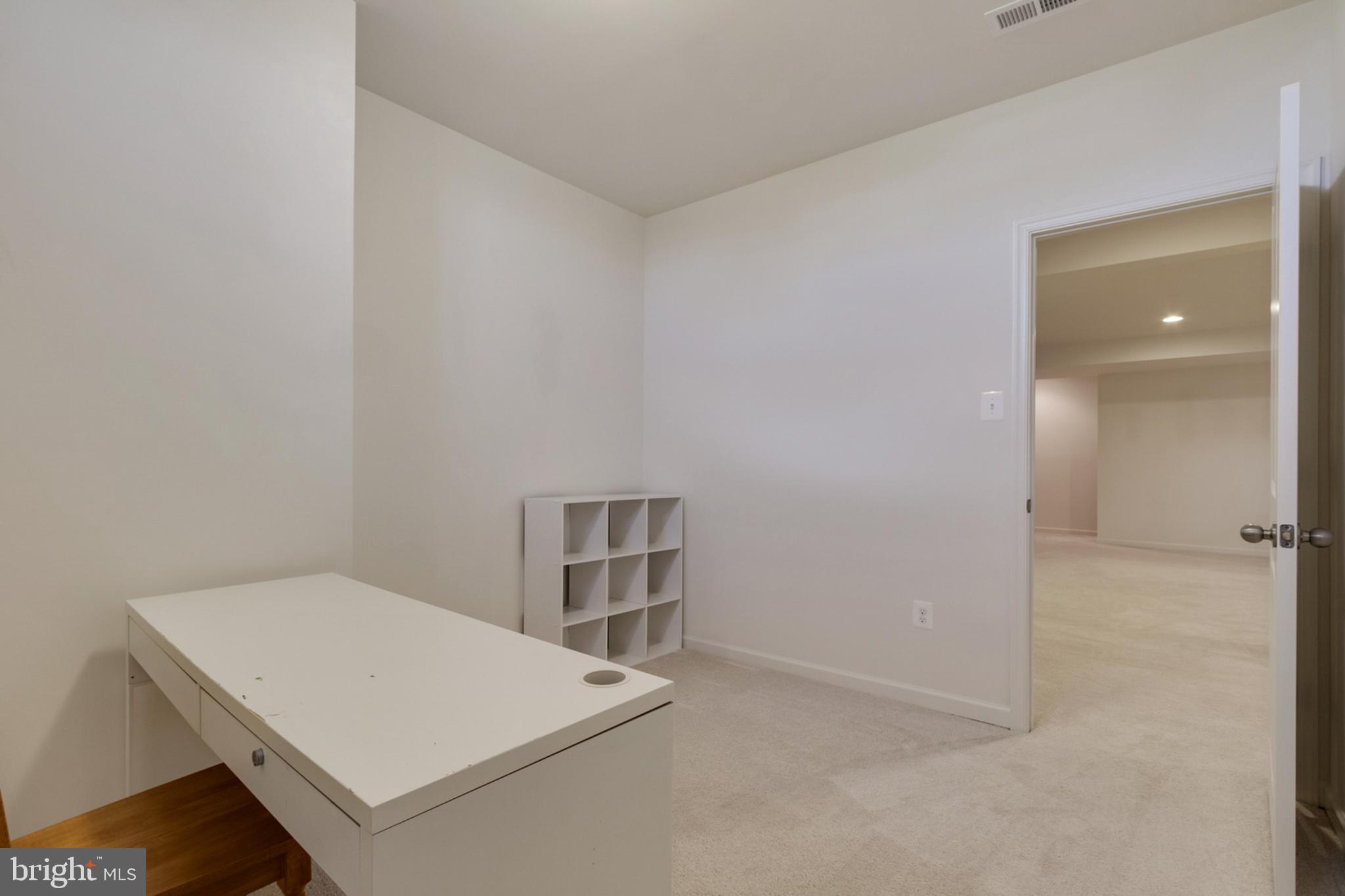 DUTCHMANS CREEK - Residential