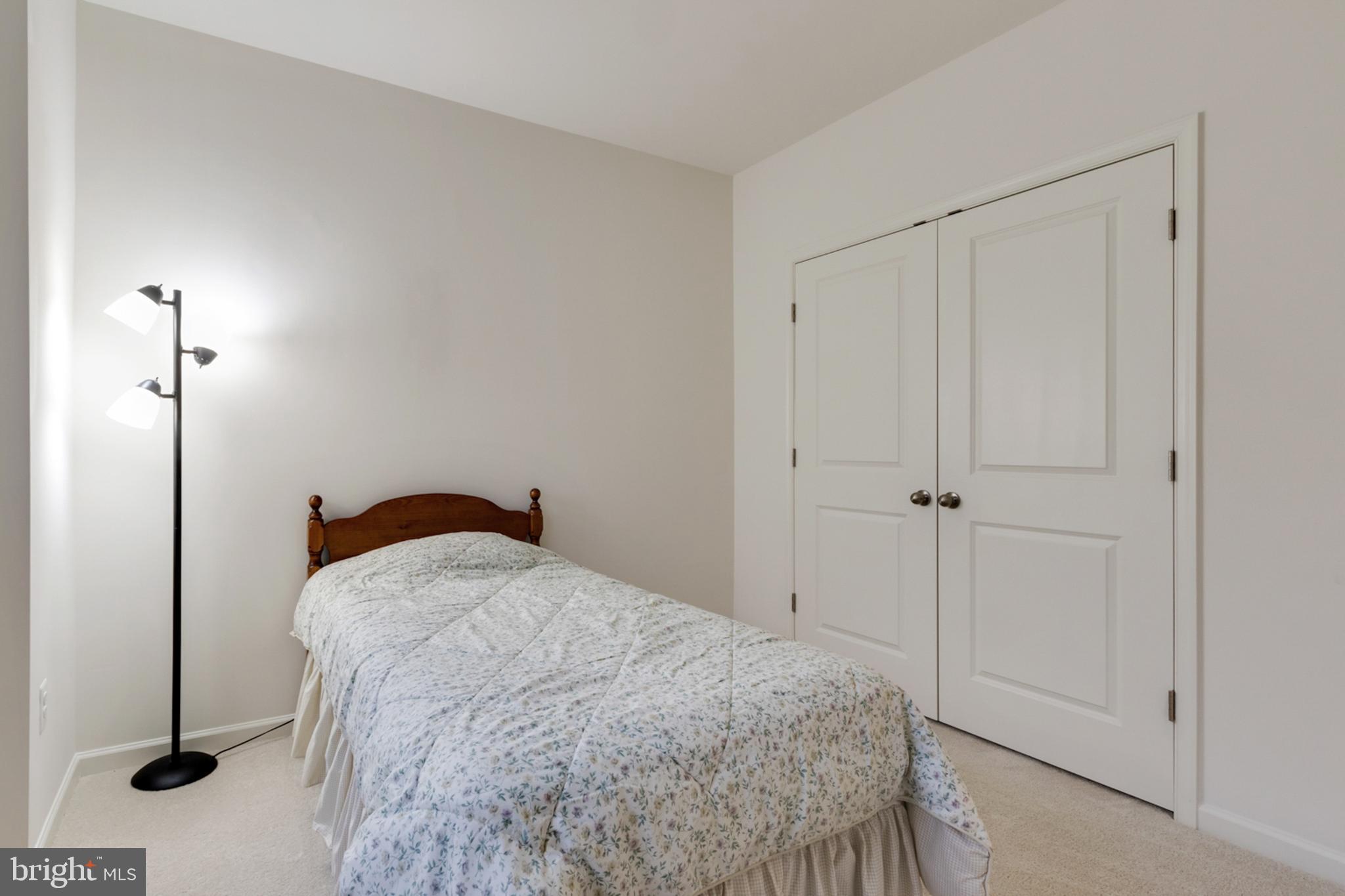 DUTCHMANS CREEK - Residential