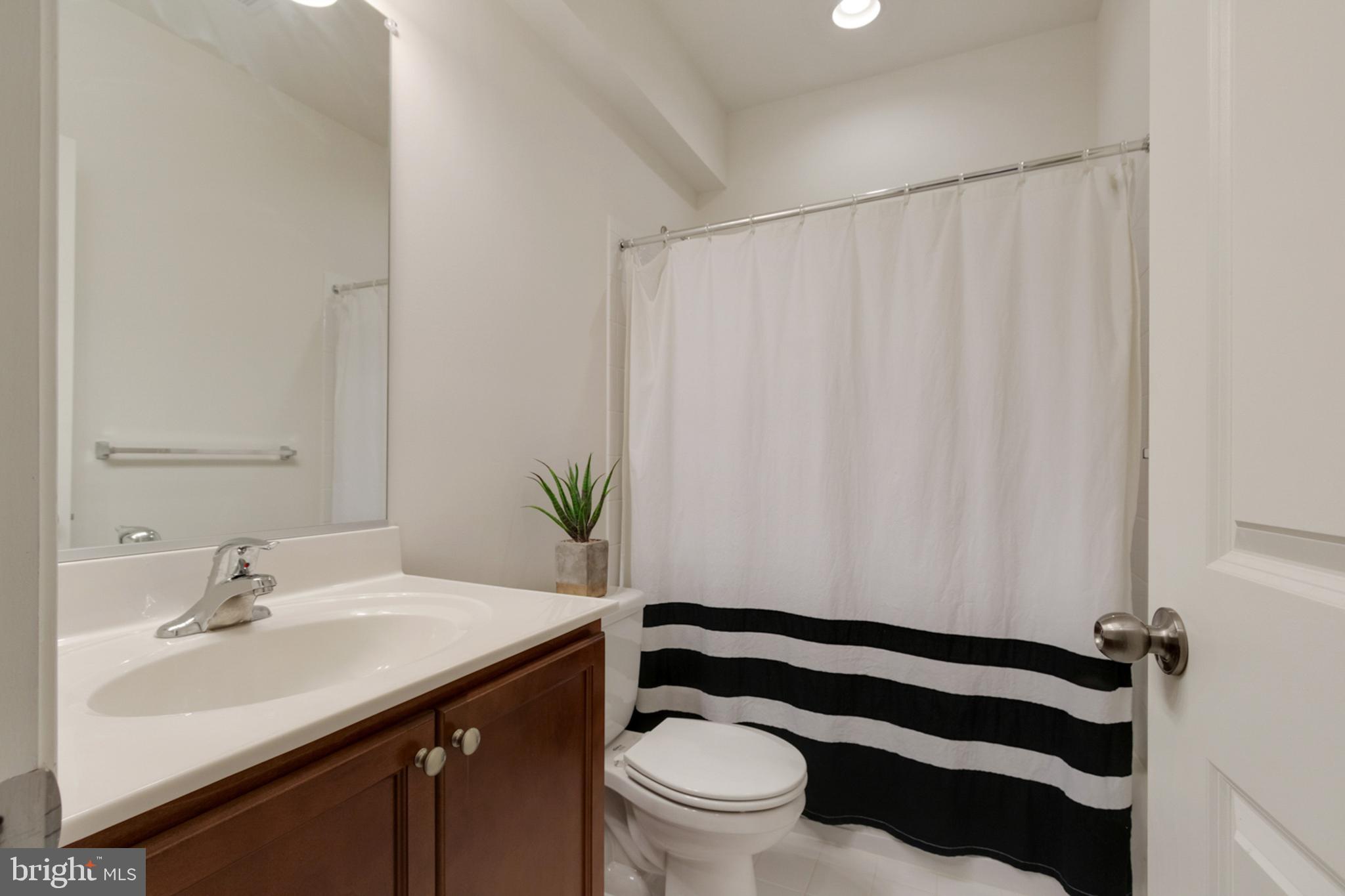 DUTCHMANS CREEK - Residential